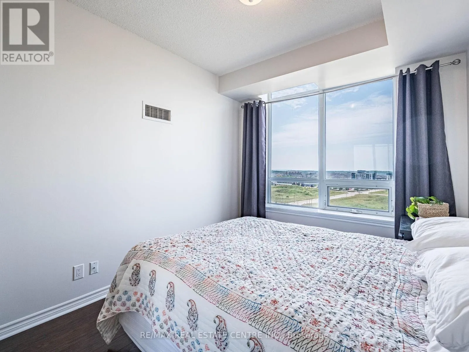 1102 - 2379 CENTRAL PARK DRIVE