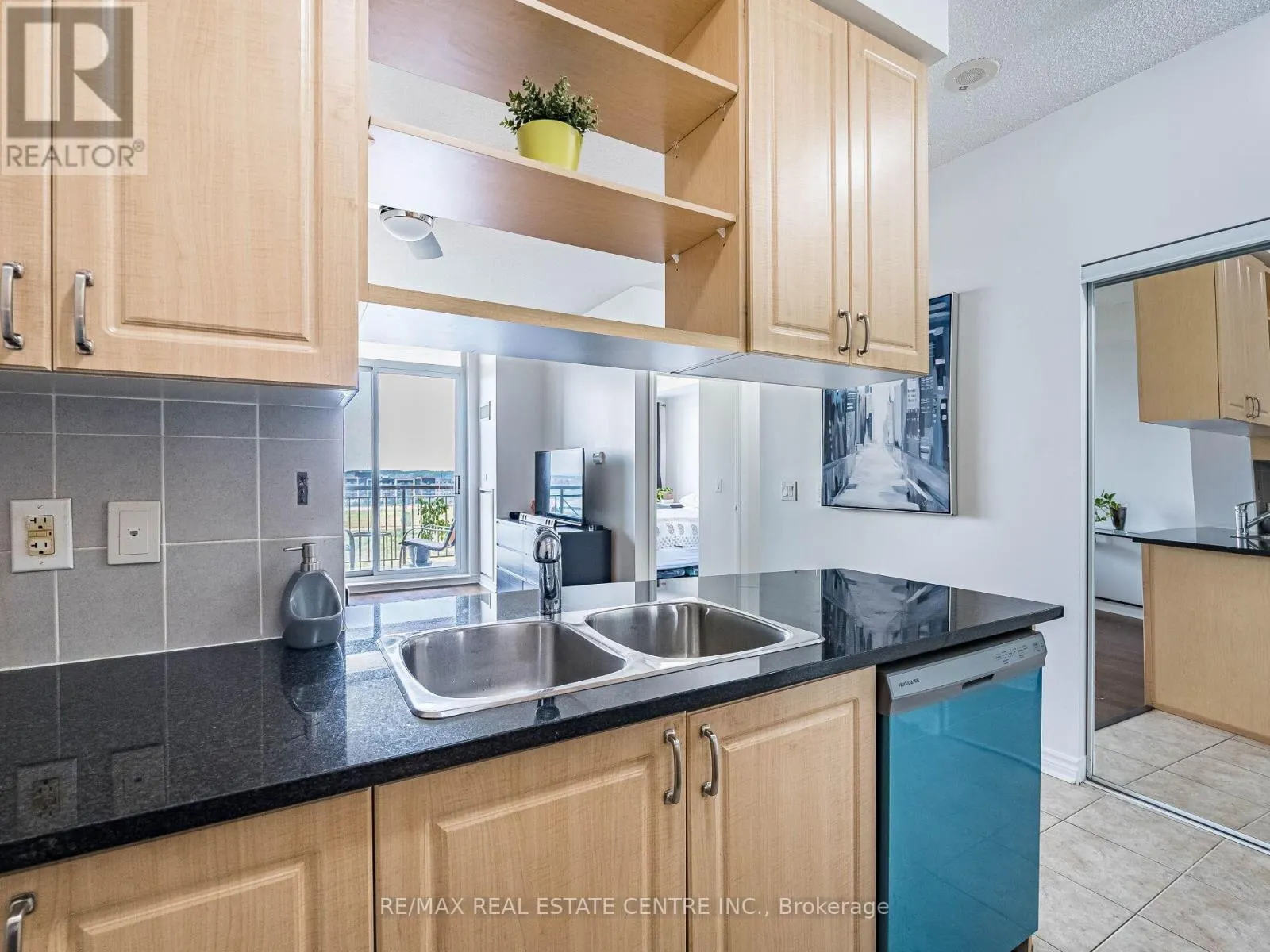 1102 - 2379 CENTRAL PARK DRIVE