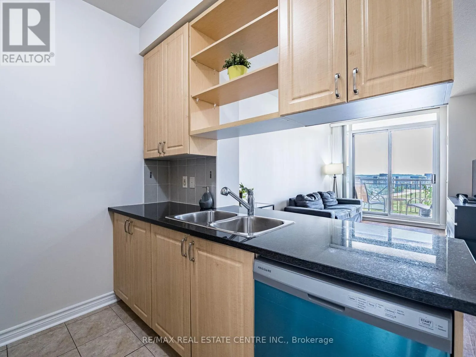 1102 - 2379 CENTRAL PARK DRIVE