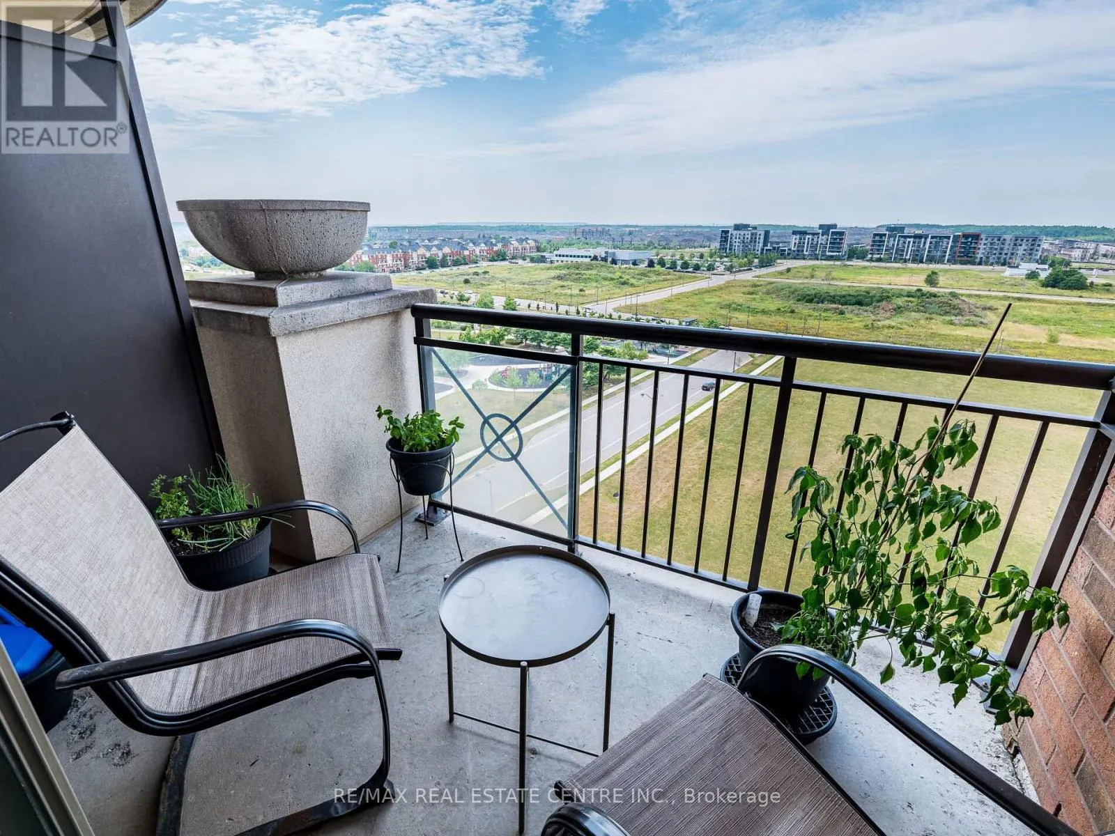 1102 - 2379 CENTRAL PARK DRIVE