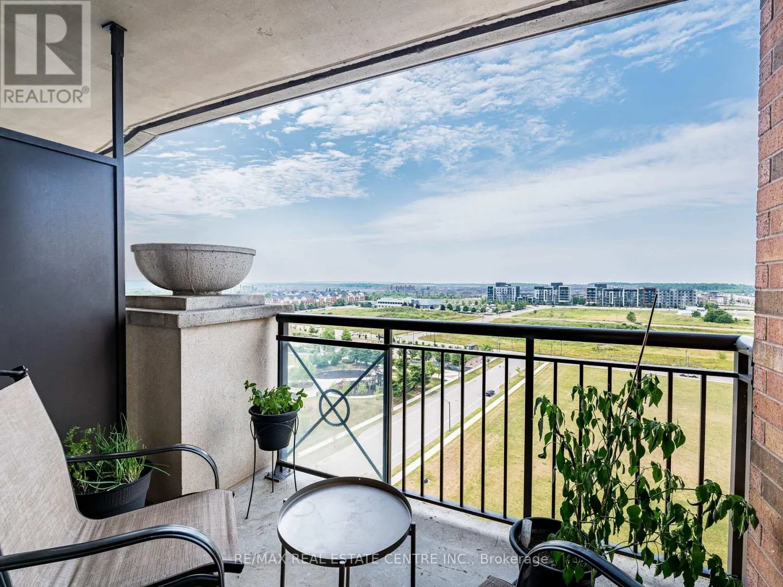 1102 - 2379 CENTRAL PARK DRIVE