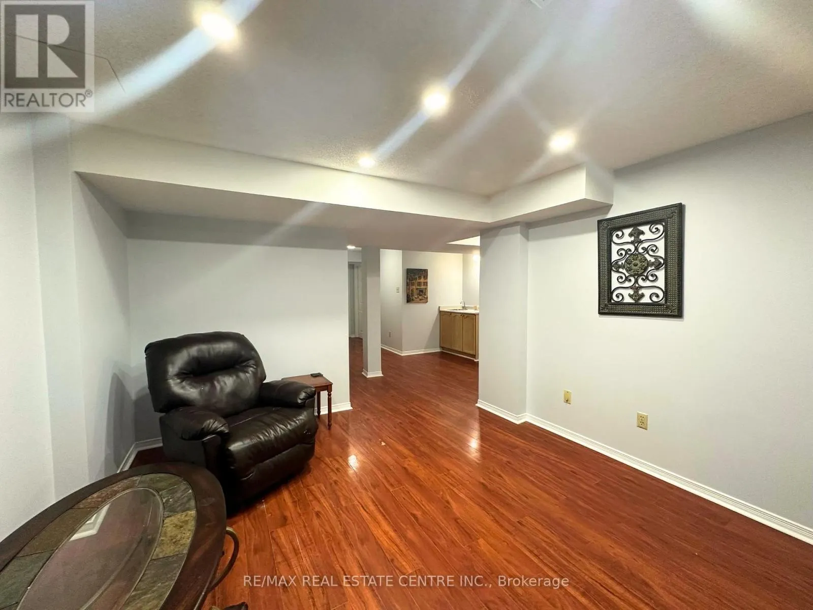 22 - 2215 CLEAVER AVENUE