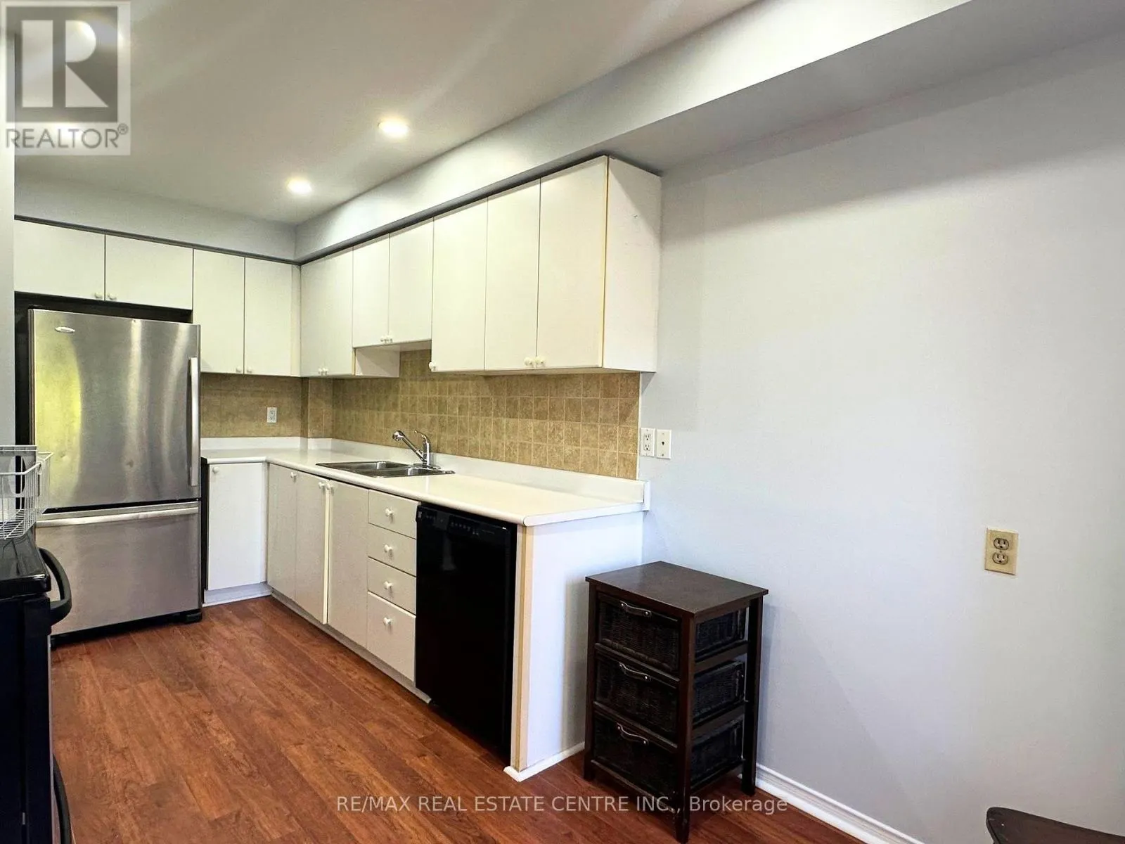 22 - 2215 CLEAVER AVENUE