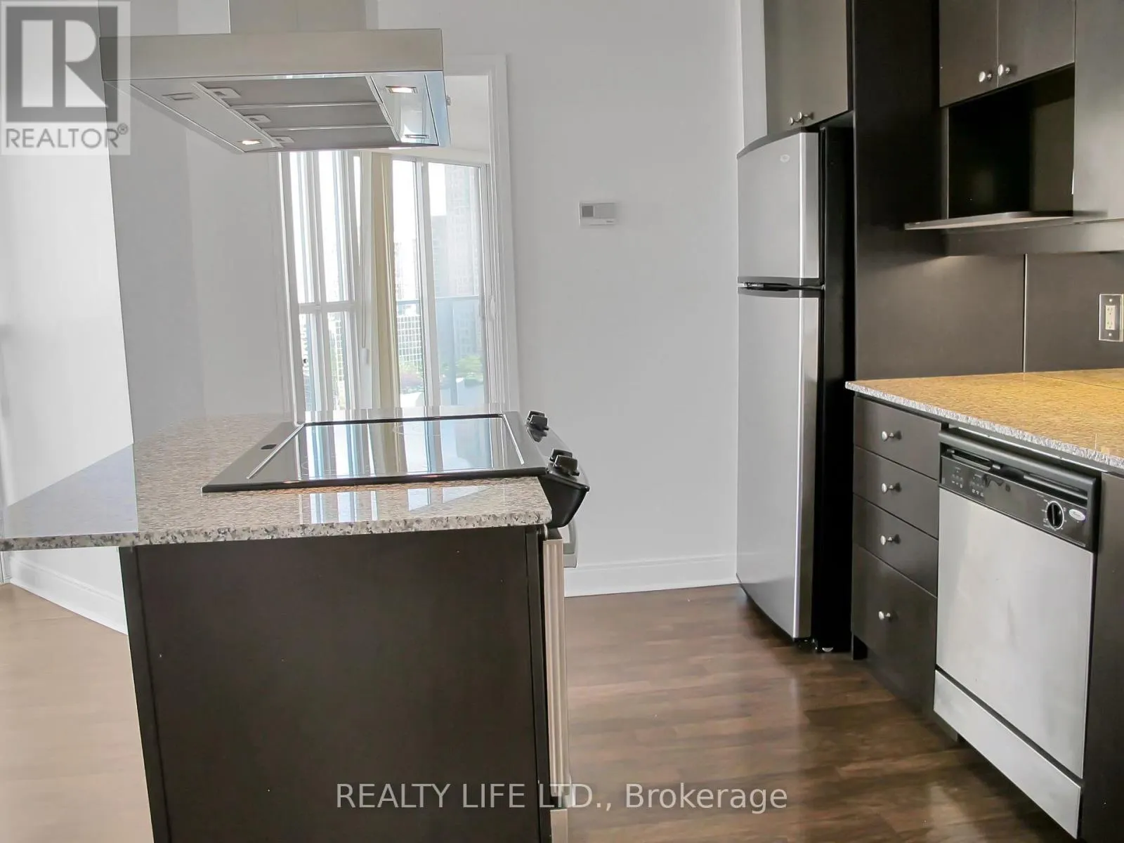 1401 - 60 ABSOLUTE AVENUE