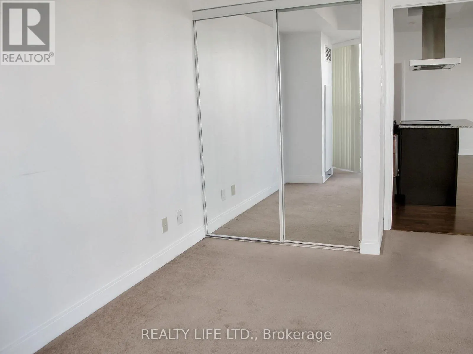 1401 - 60 ABSOLUTE AVENUE