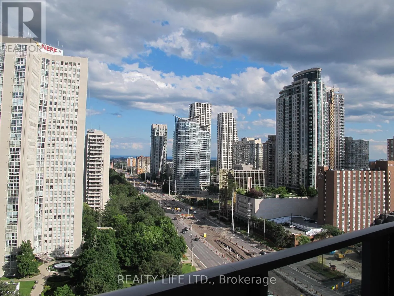 1401 - 60 ABSOLUTE AVENUE