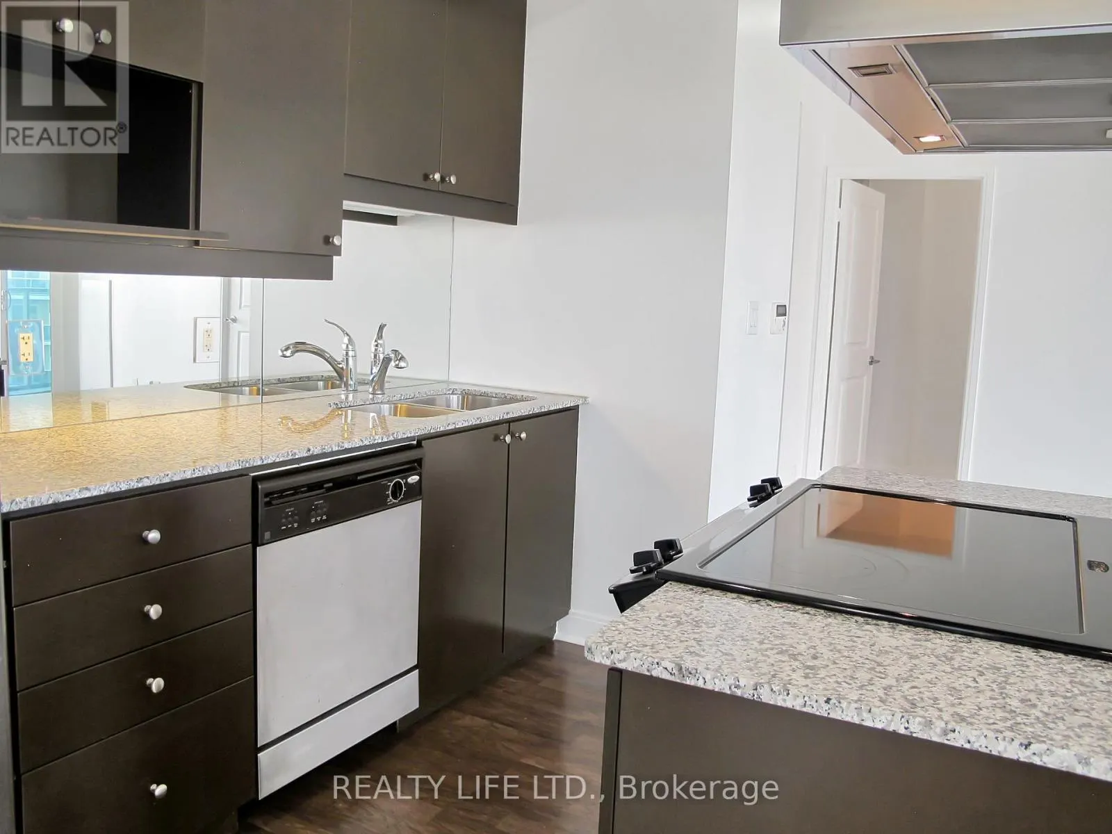 1401 - 60 ABSOLUTE AVENUE