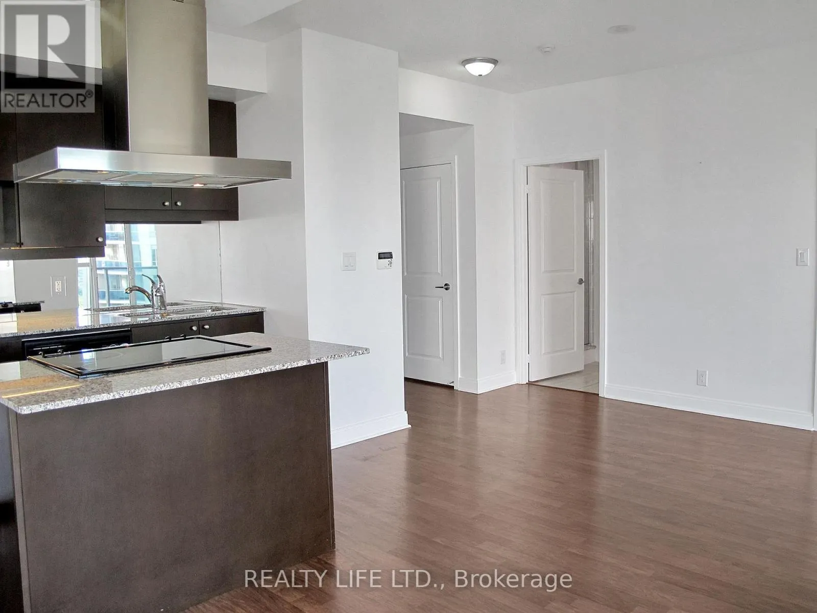 1401 - 60 ABSOLUTE AVENUE