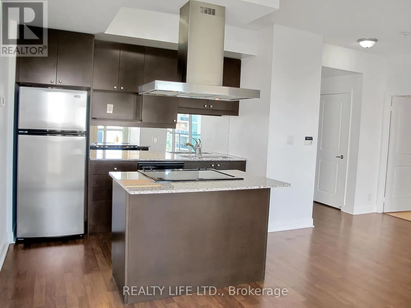 1401 - 60 ABSOLUTE AVENUE