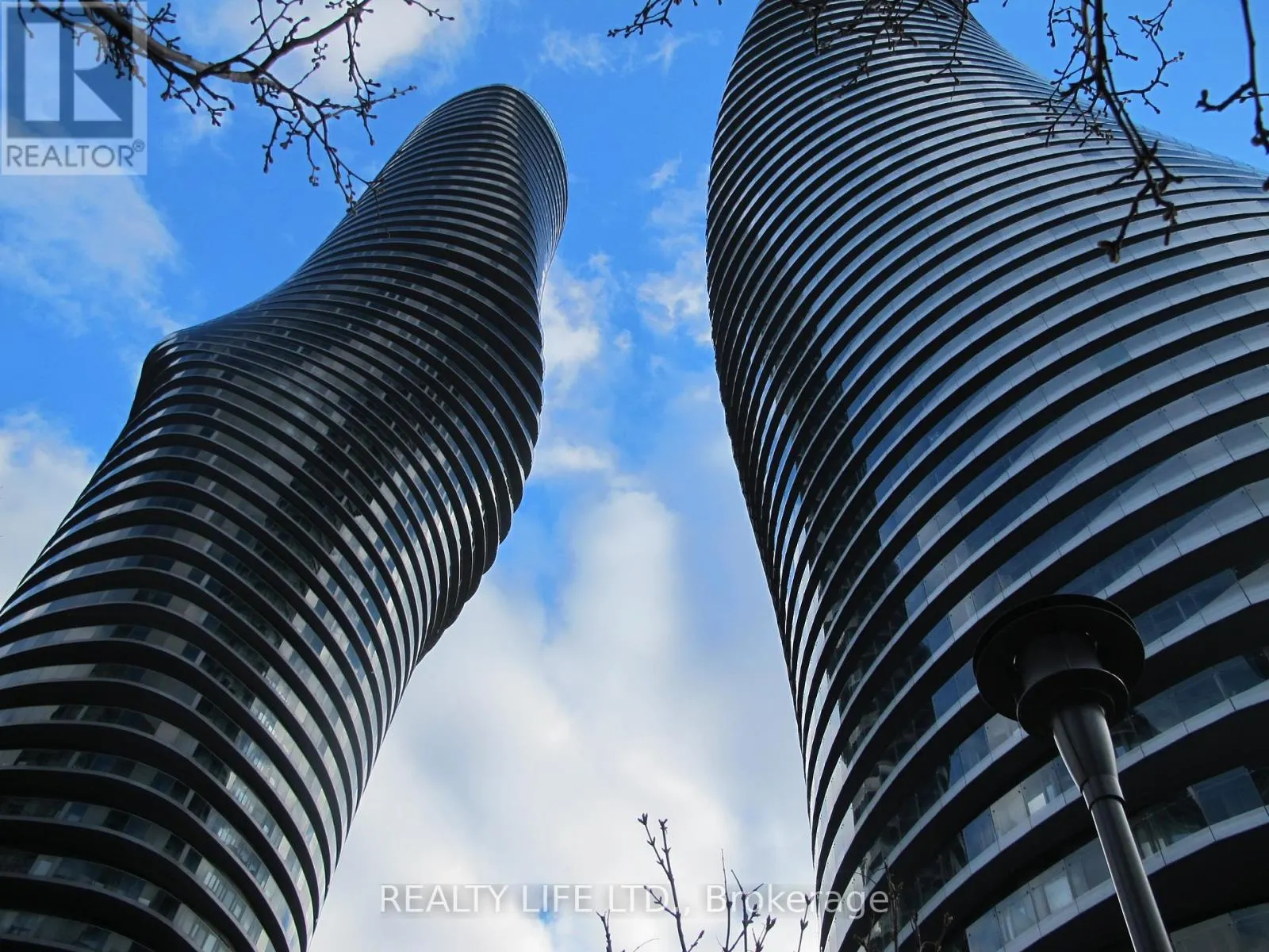 1401 - 60 ABSOLUTE AVENUE