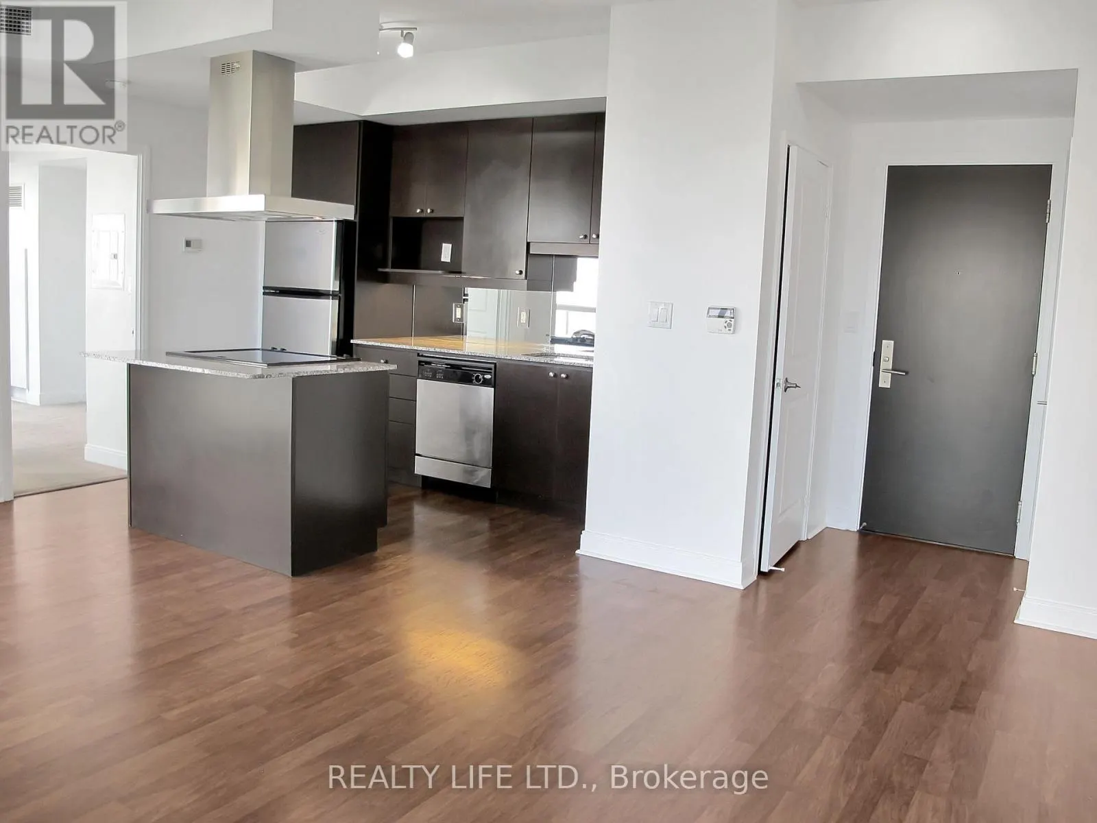 1401 - 60 ABSOLUTE AVENUE