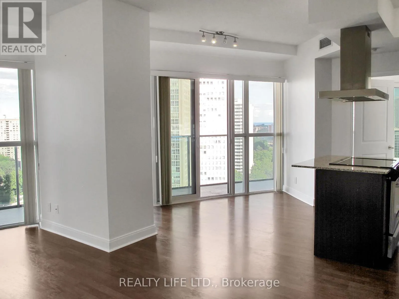 1401 - 60 ABSOLUTE AVENUE