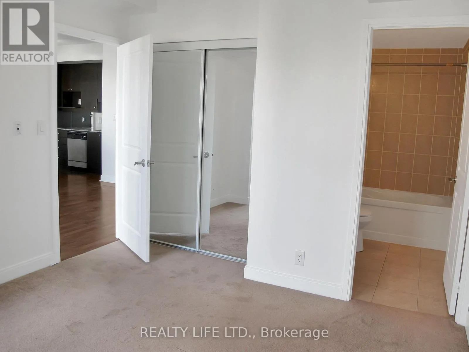 1401 - 60 ABSOLUTE AVENUE