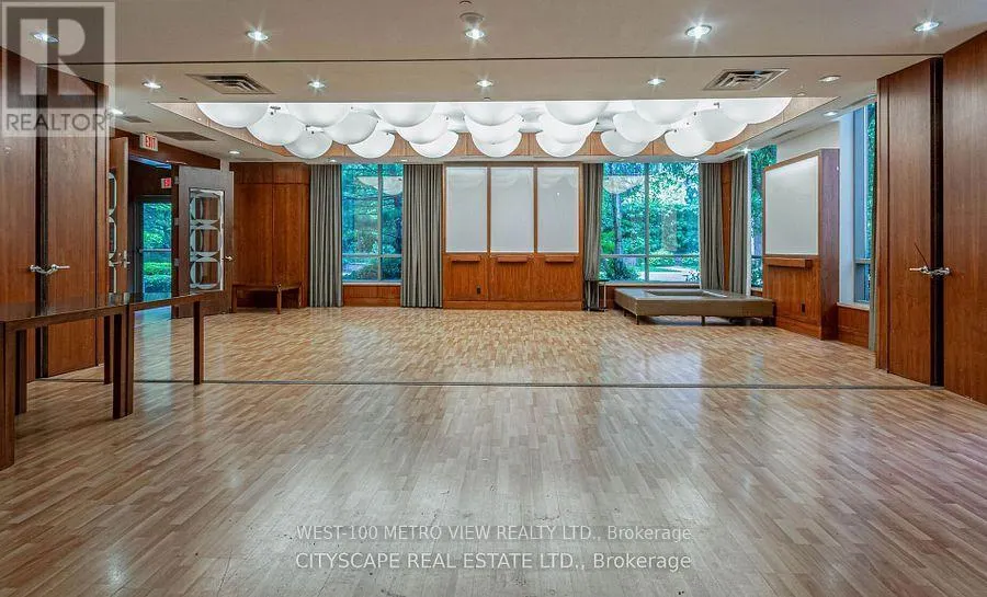 1927 - 3888 DUKE OF YORK BOULEVARD