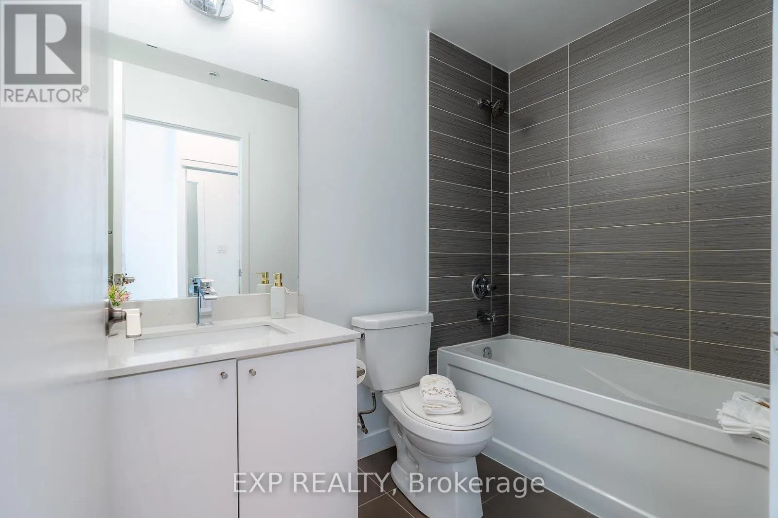 2008 - 3985 GRAND PARK DRIVE