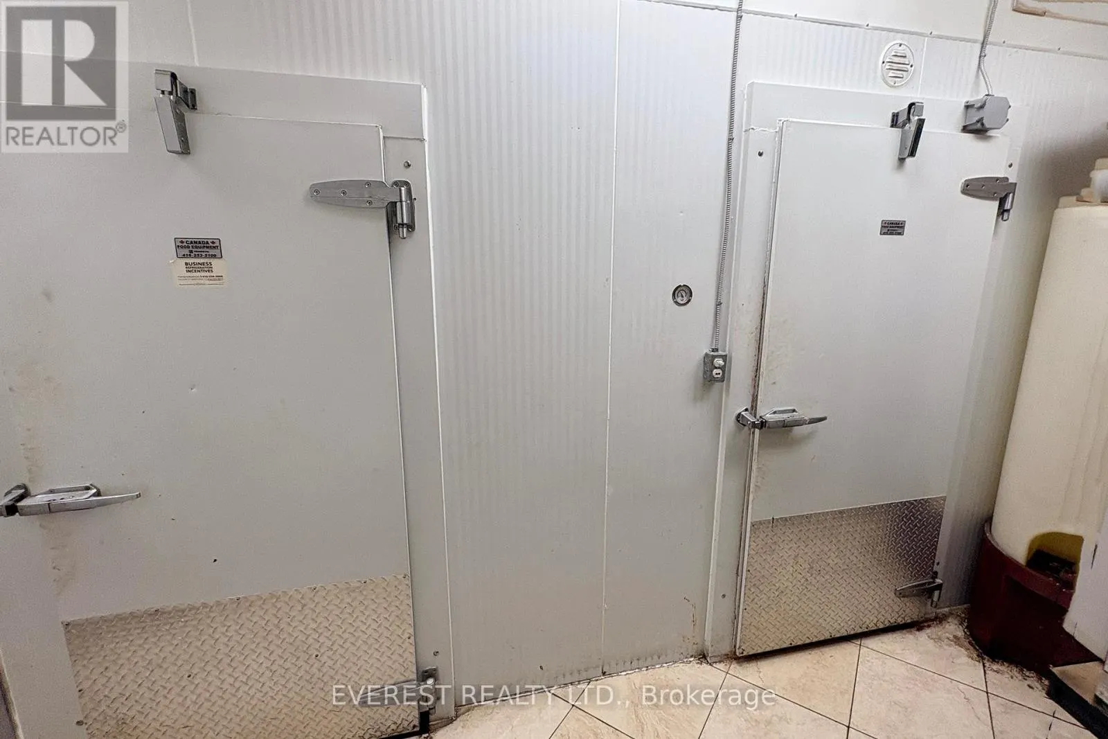 5 - 2388 FAIRVIEW STREET