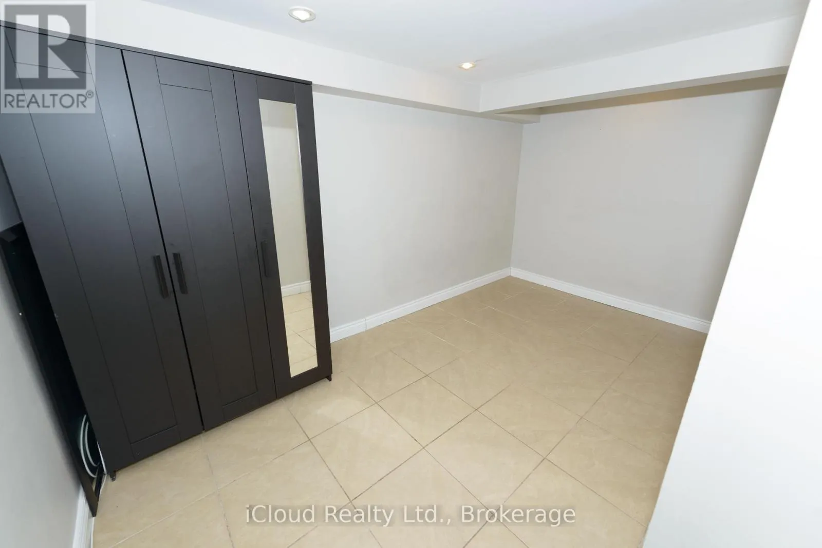 2 - 3765 KEENAN CRESCENT