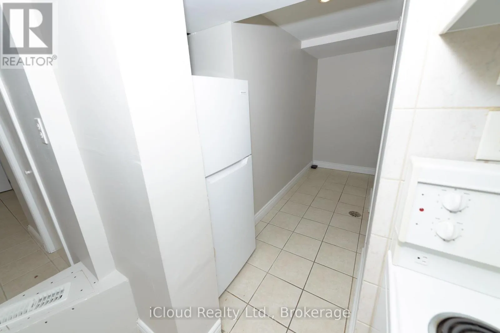 2 - 3765 KEENAN CRESCENT