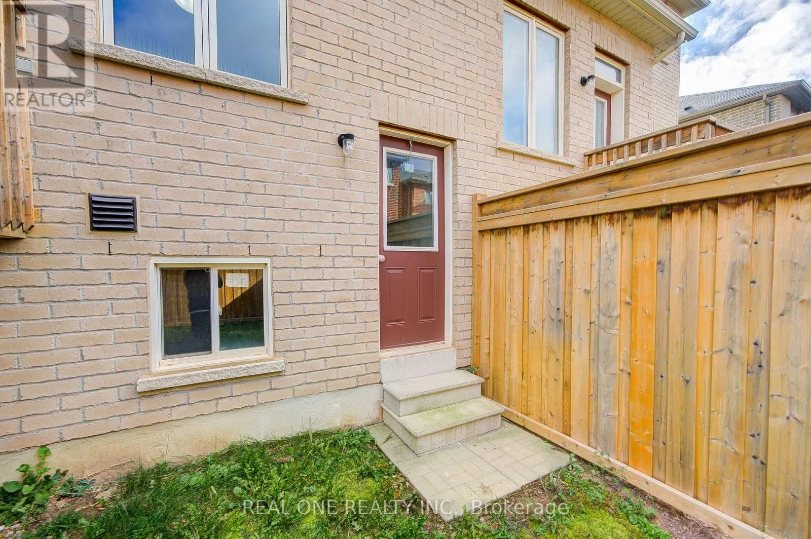 475 SILVER MAPLE ROAD