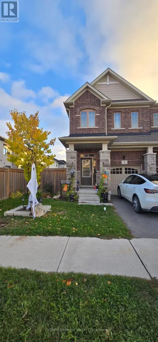 3 DORIS PAWLEY CRESCENT