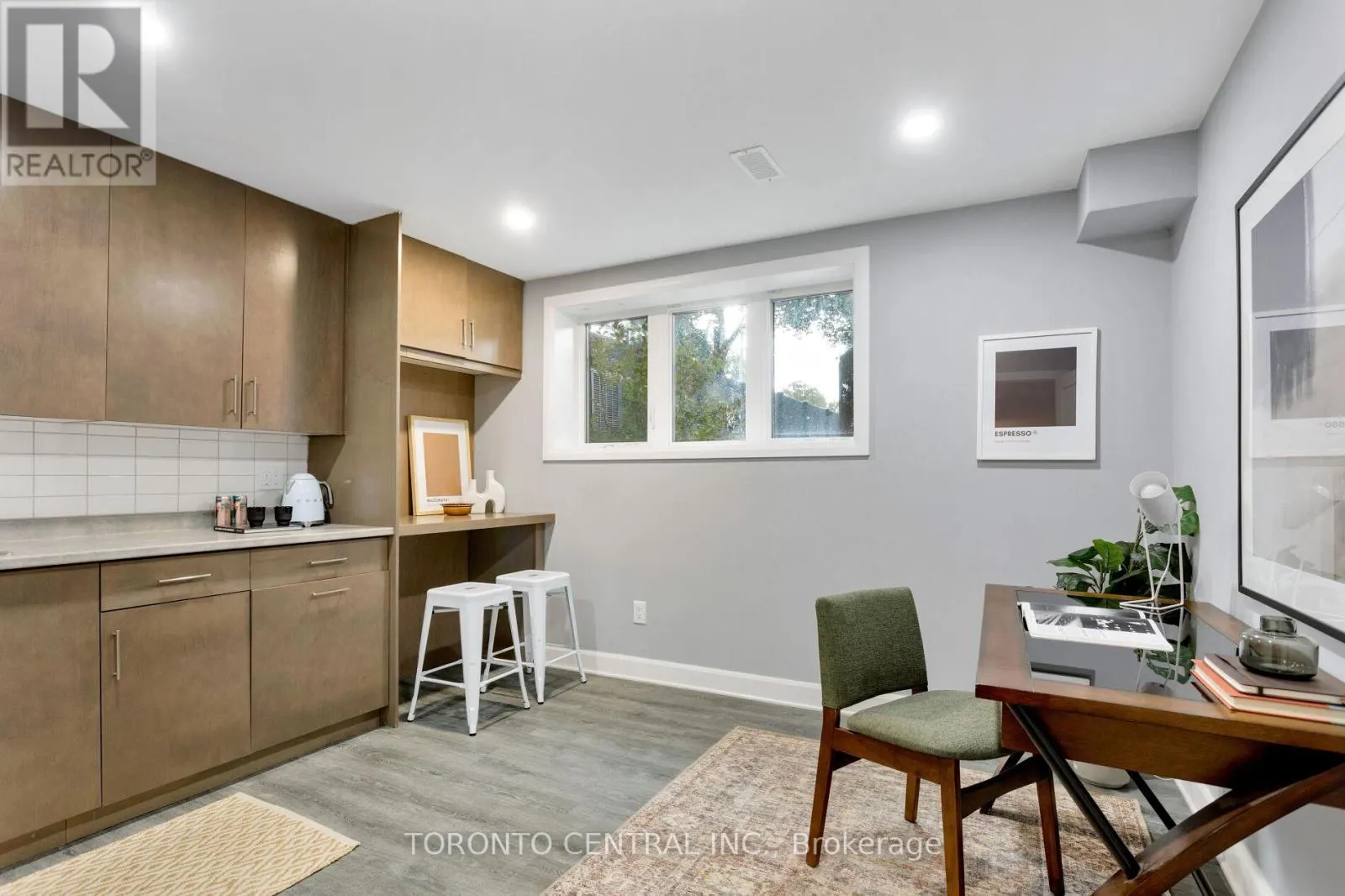 9 CHIMNEY SWIFT COURT