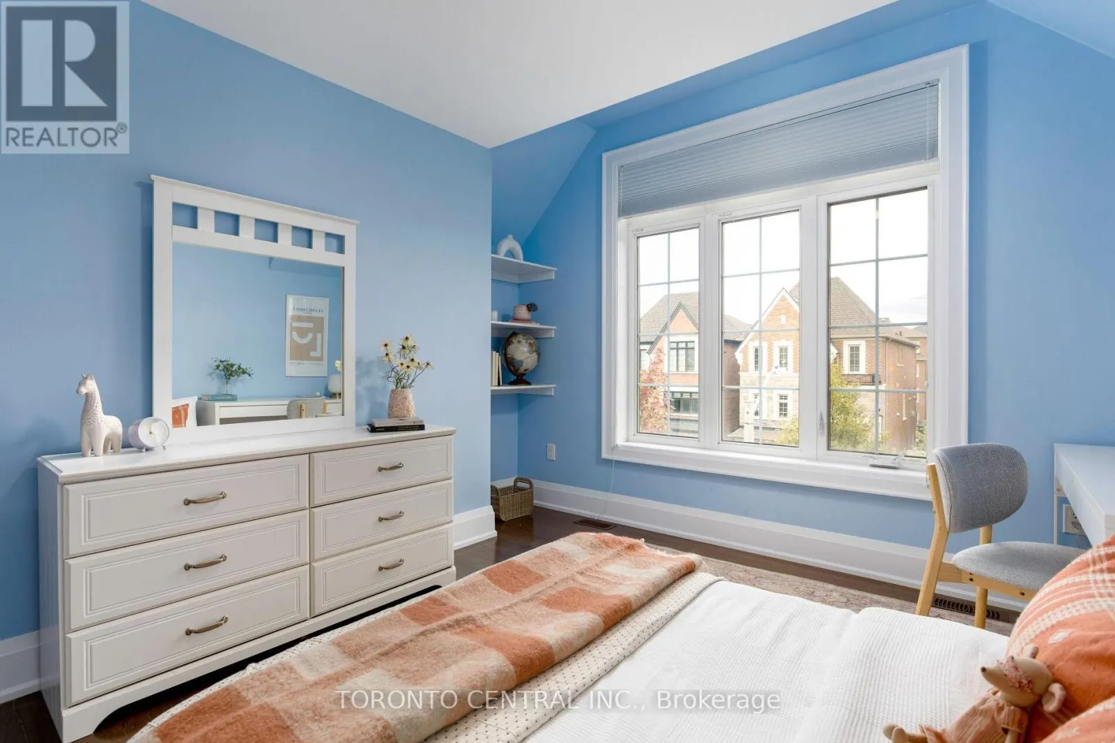 9 CHIMNEY SWIFT COURT