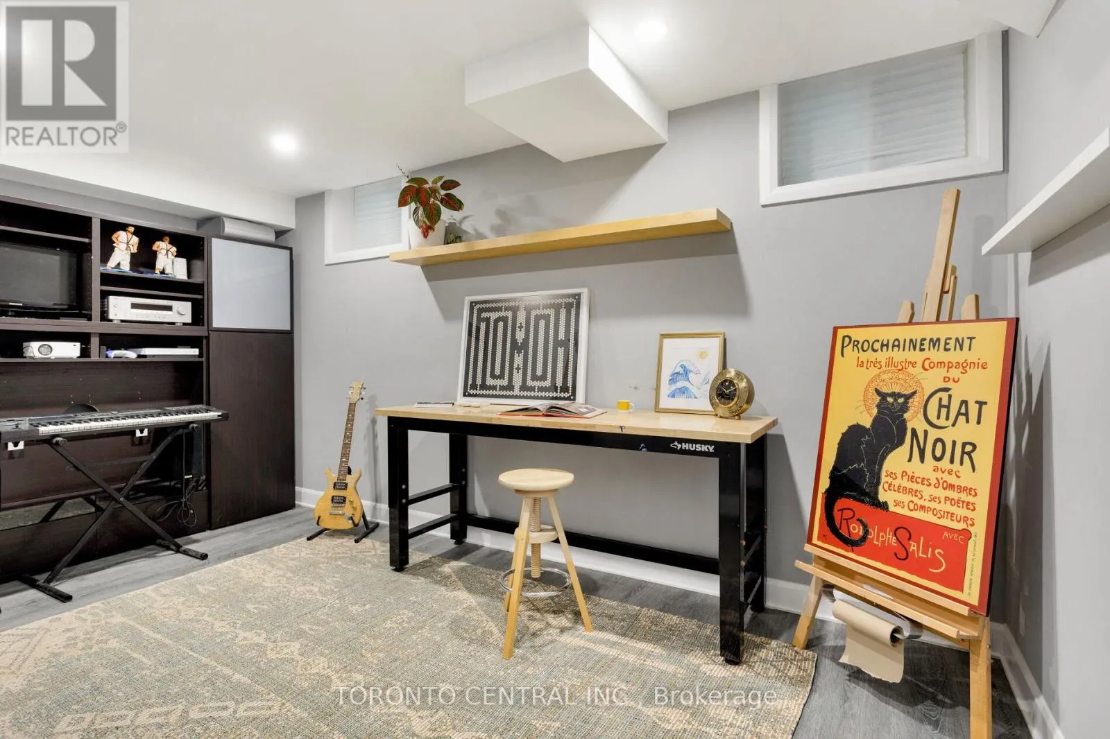 9 CHIMNEY SWIFT COURT