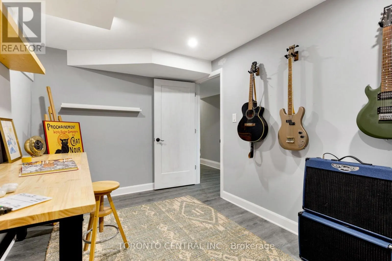 9 CHIMNEY SWIFT COURT