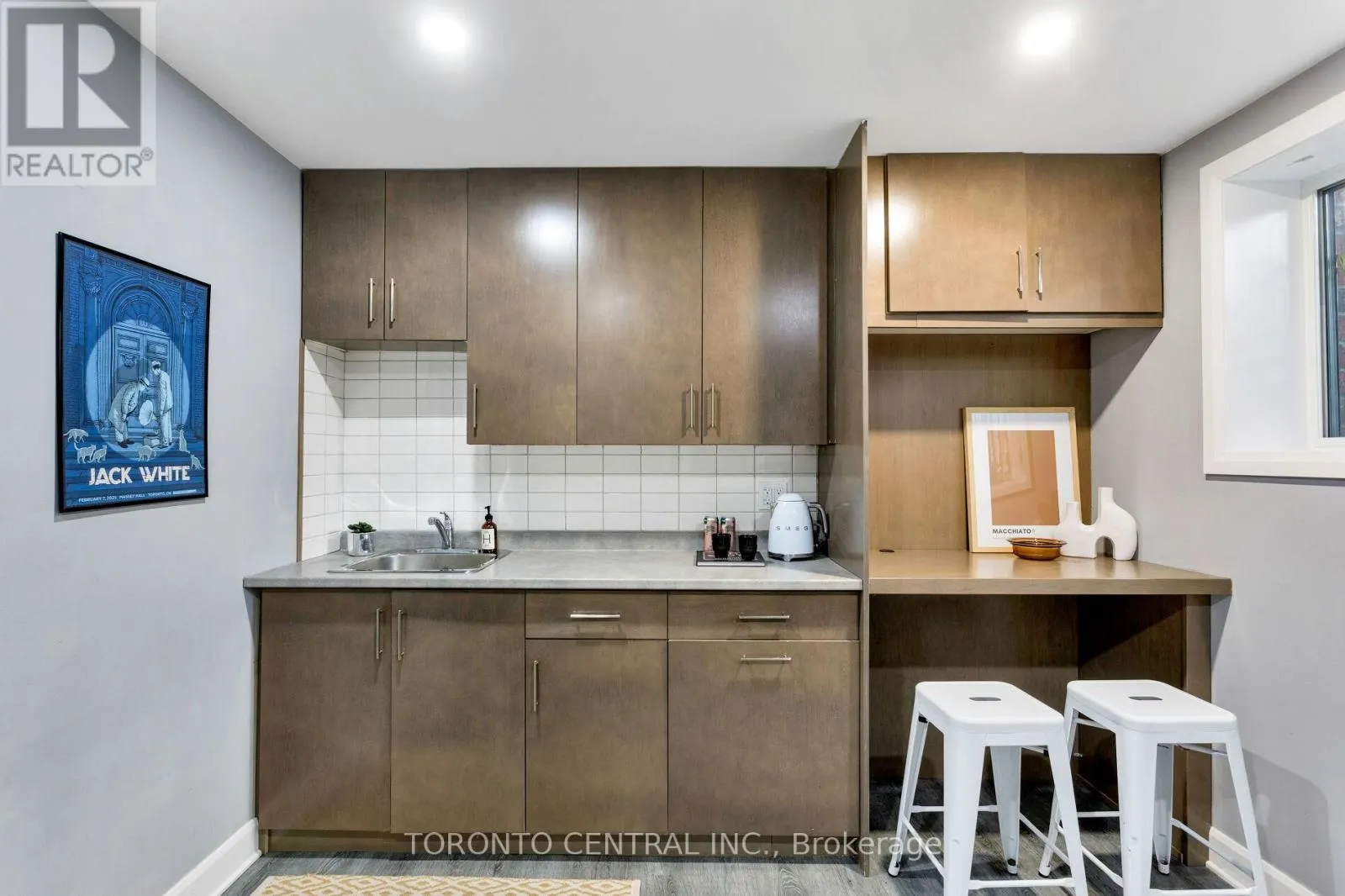 9 CHIMNEY SWIFT COURT