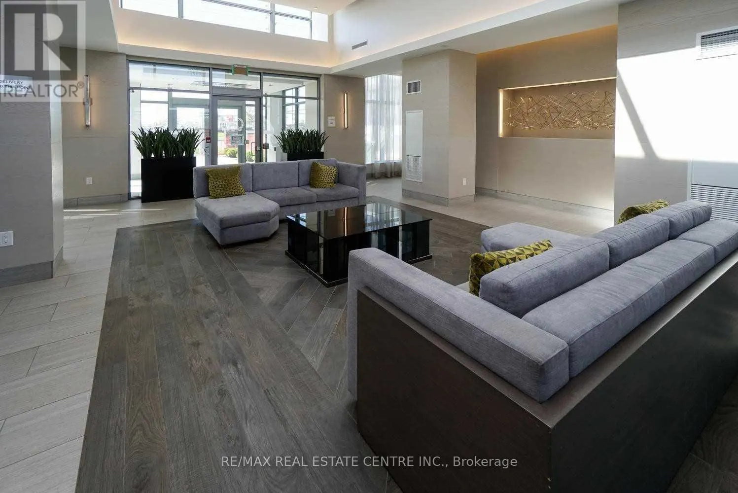 PH09 - 4633 GLEN ERIN DRIVE