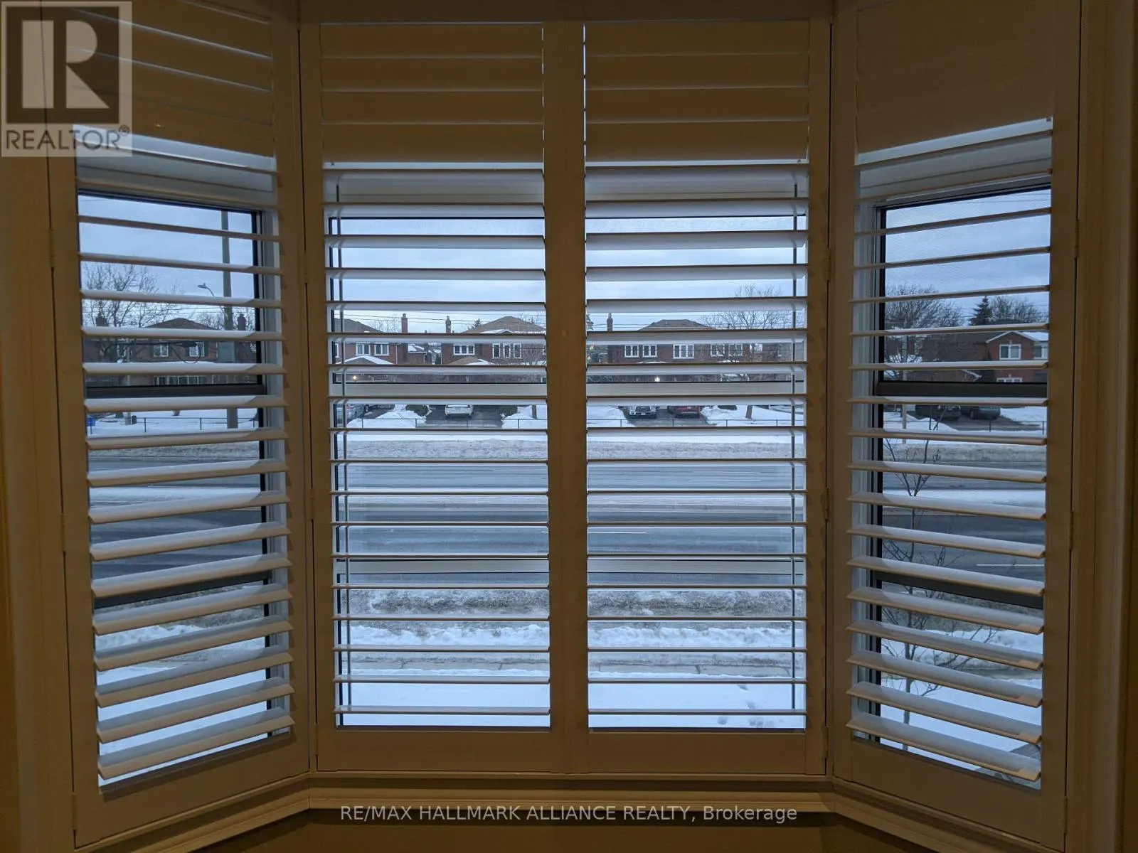 27 - 2184 TRAFALGAR ROAD