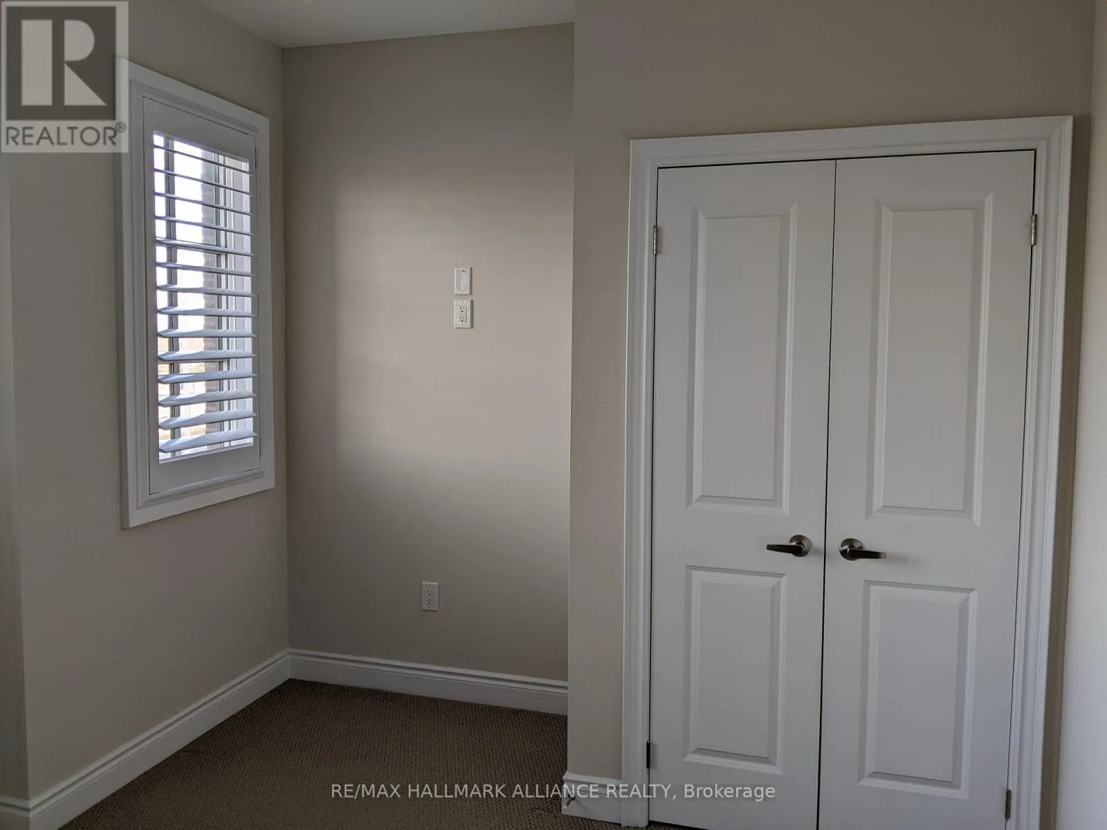 27 - 2184 TRAFALGAR ROAD