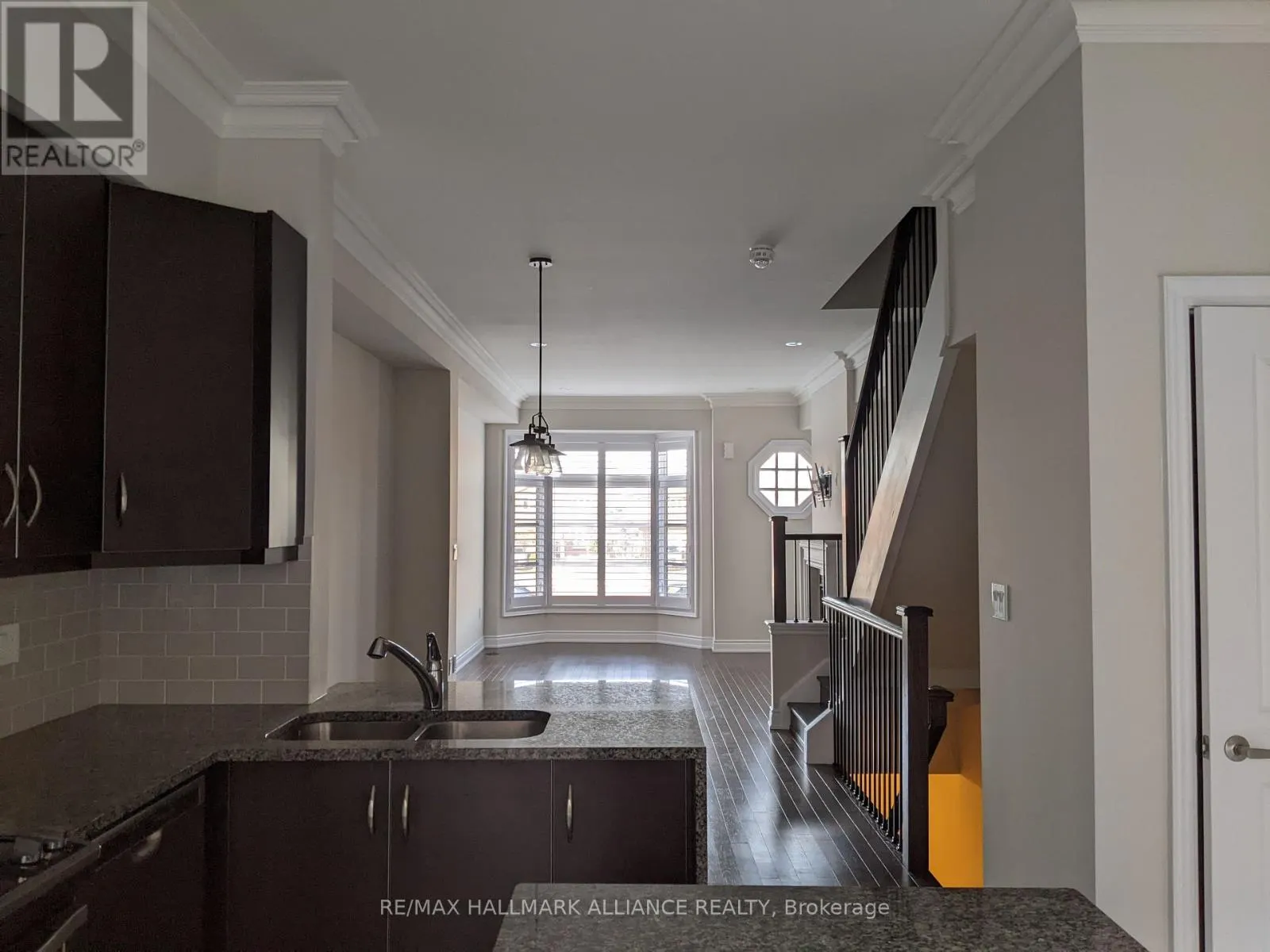 27 - 2184 TRAFALGAR ROAD