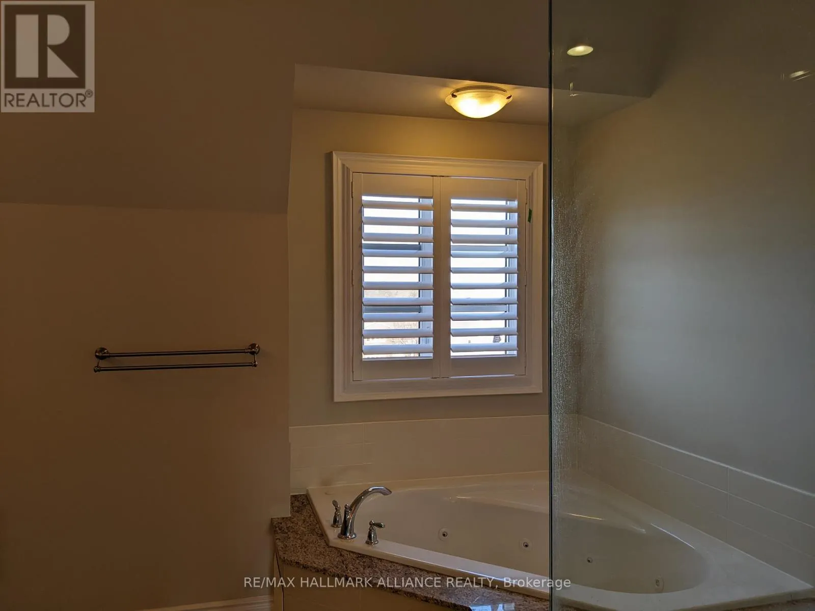 27 - 2184 TRAFALGAR ROAD