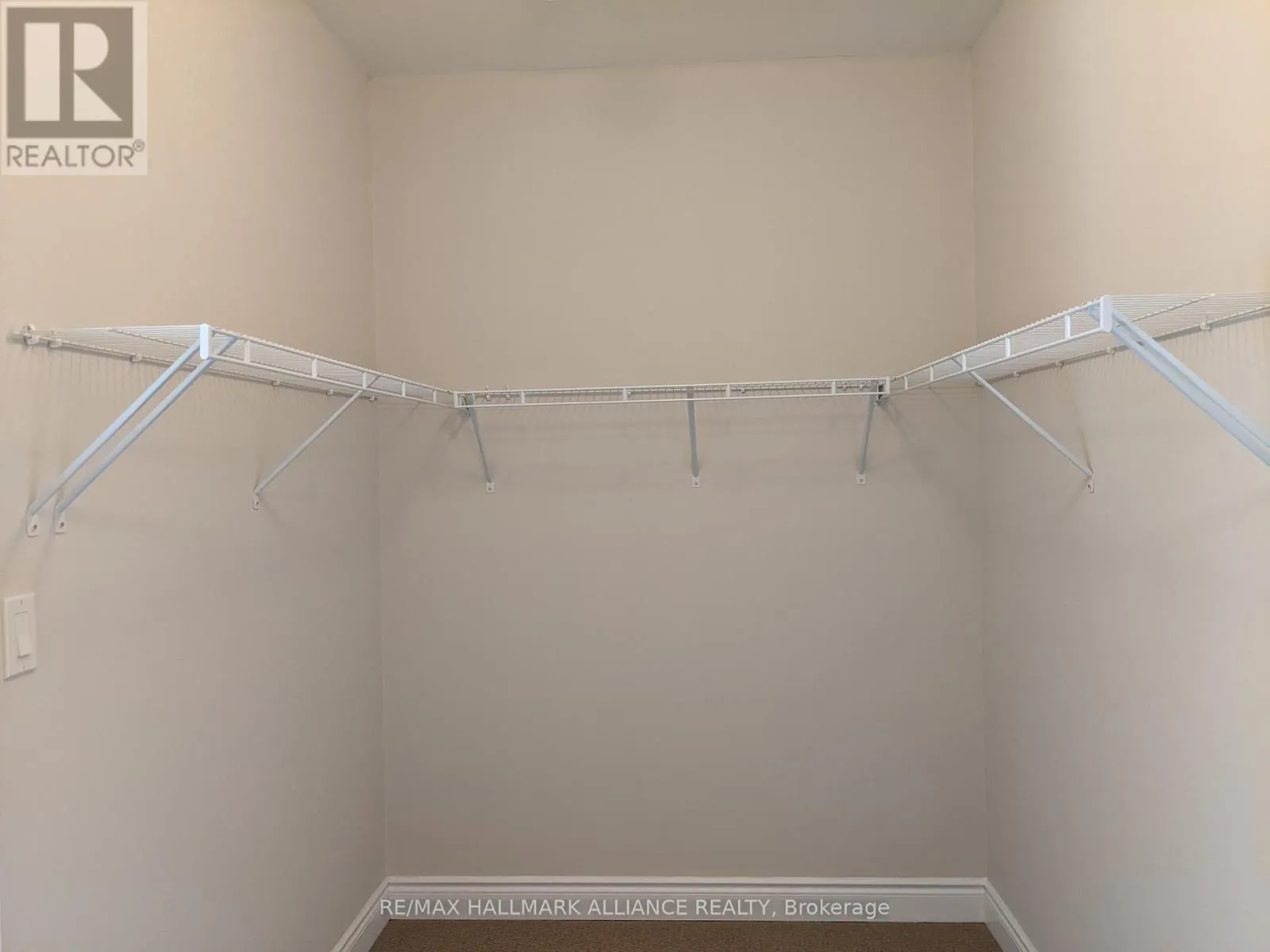 27 - 2184 TRAFALGAR ROAD