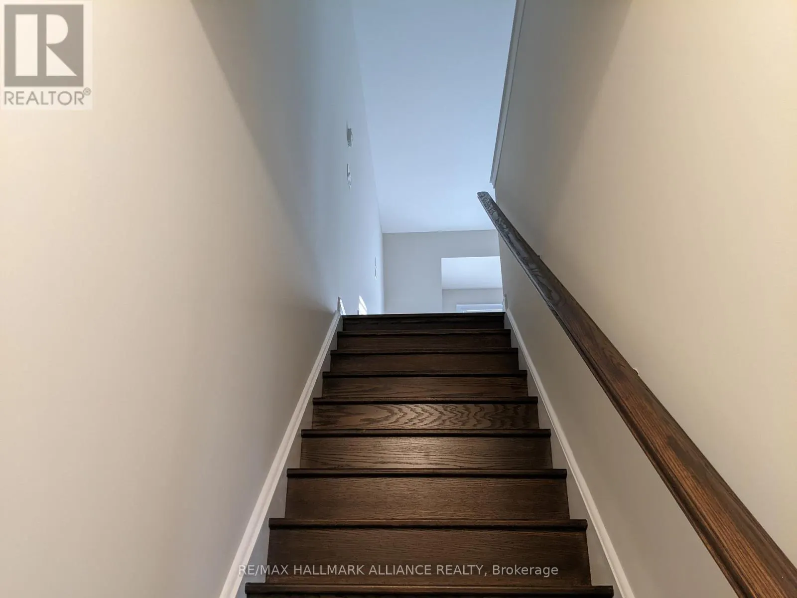 27 - 2184 TRAFALGAR ROAD