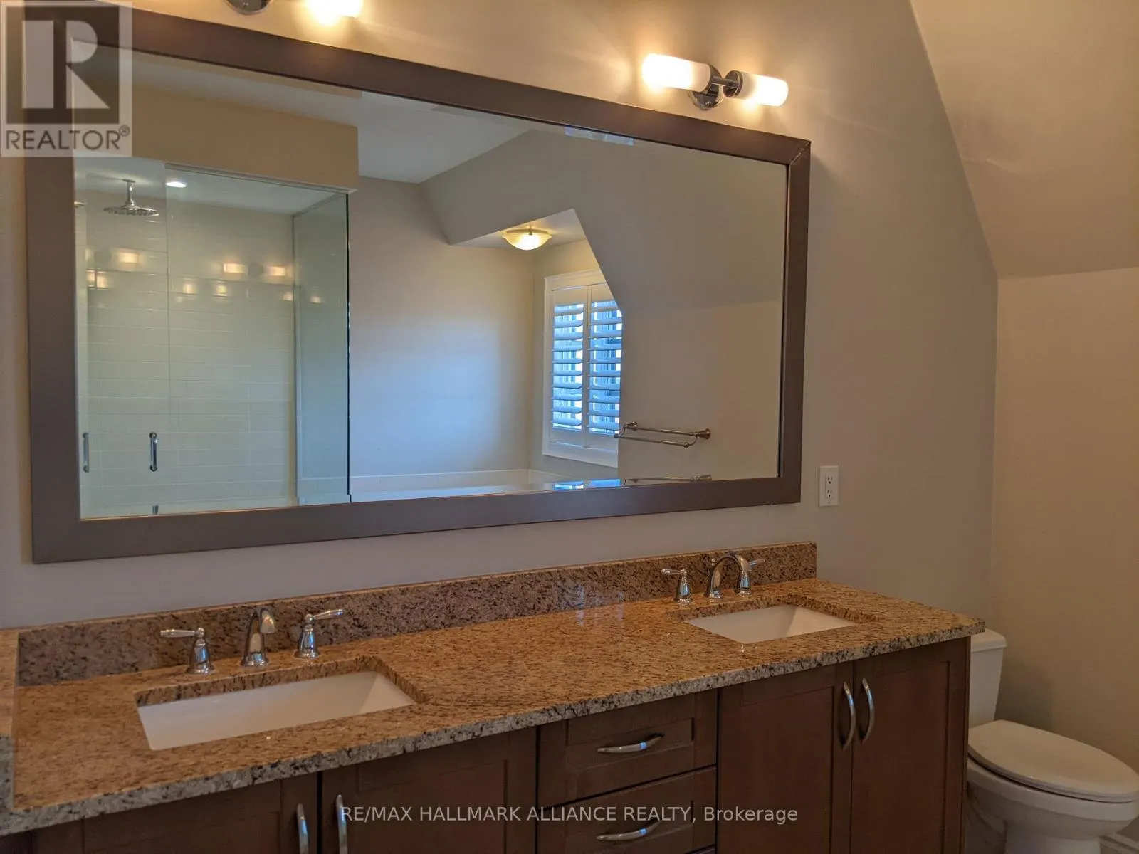 27 - 2184 TRAFALGAR ROAD