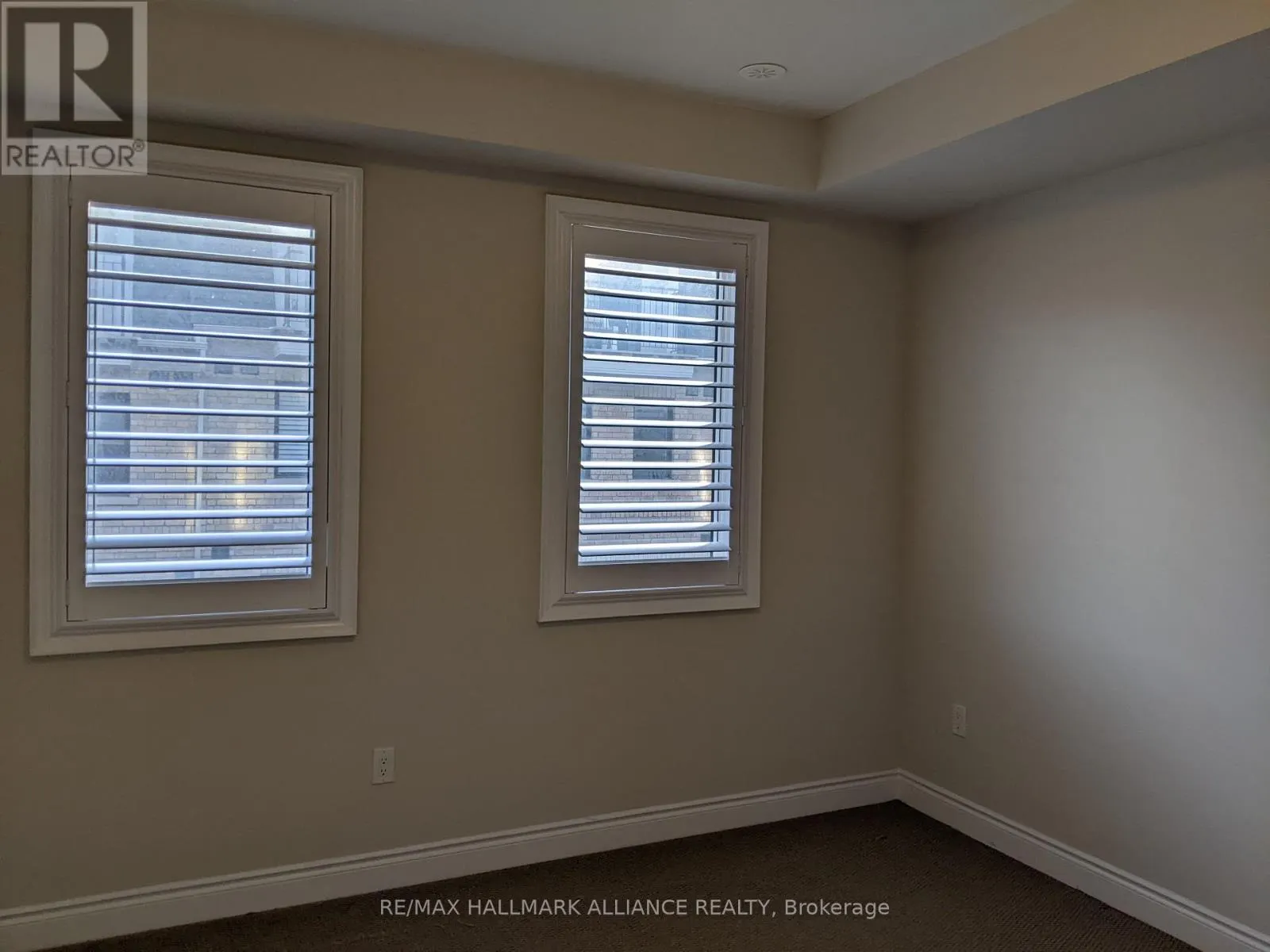 27 - 2184 TRAFALGAR ROAD