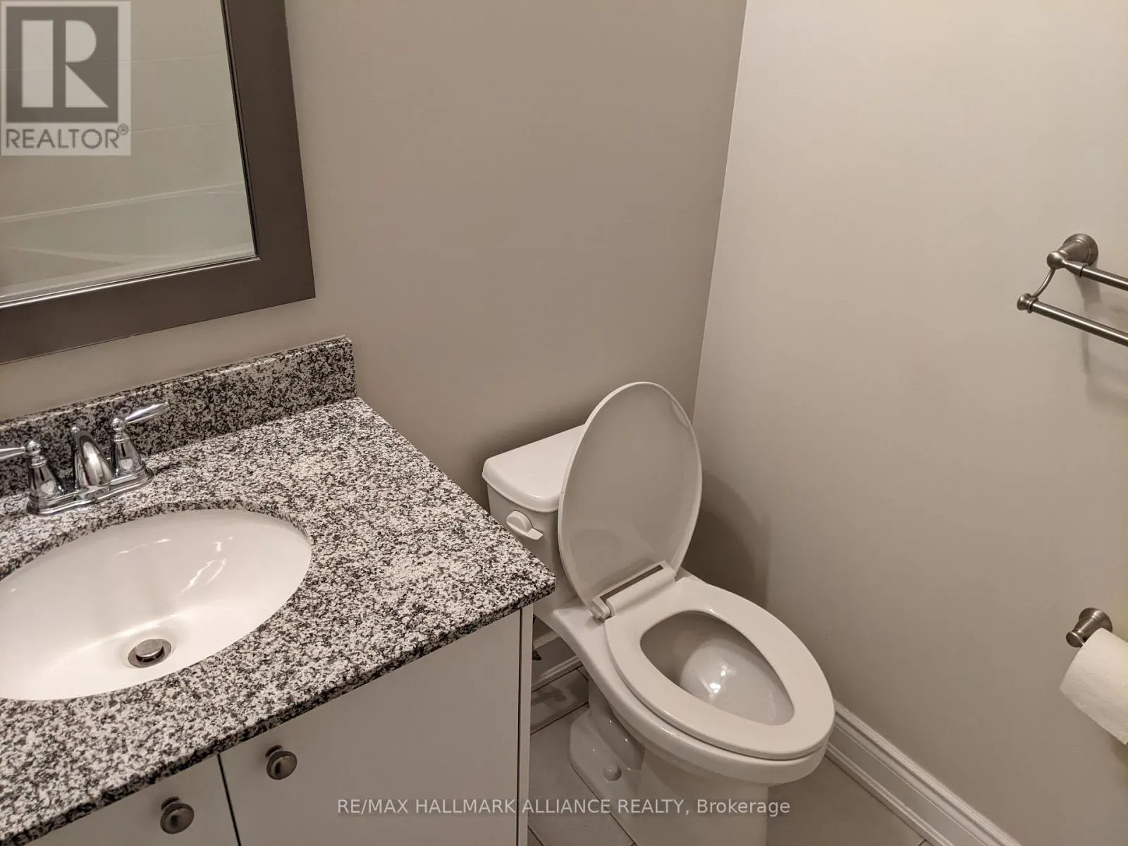 27 - 2184 TRAFALGAR ROAD