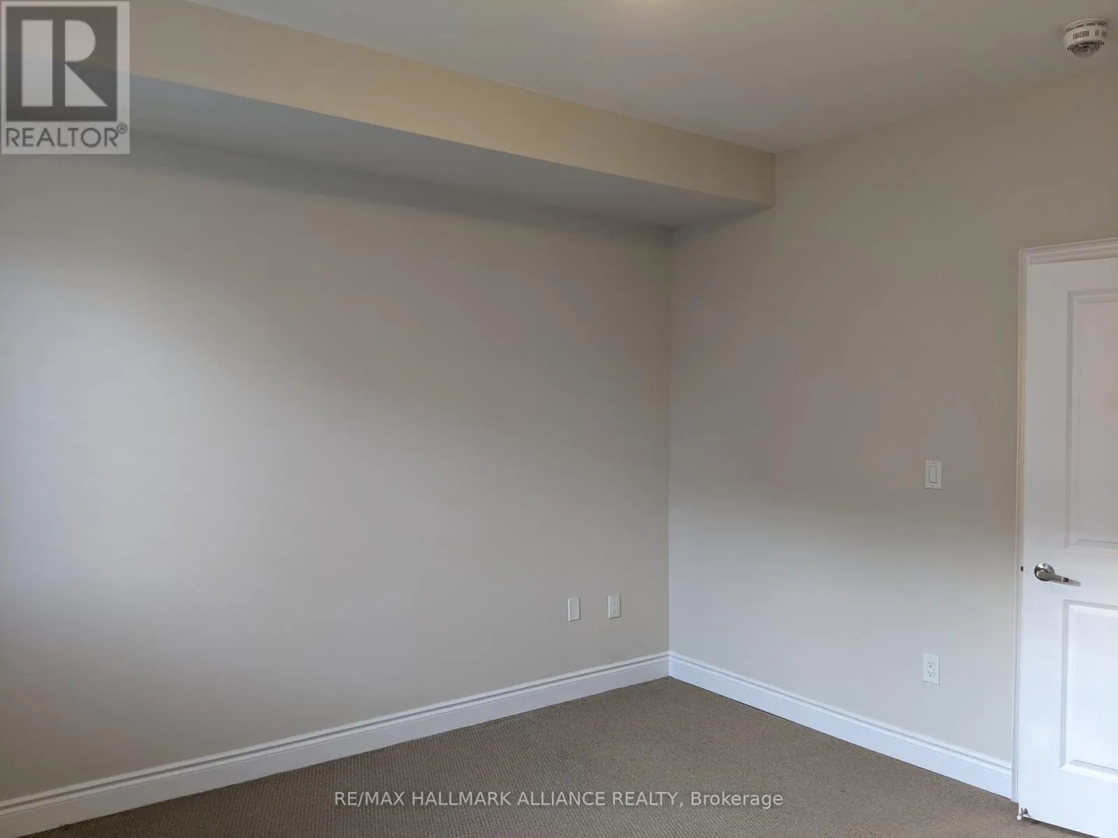 27 - 2184 TRAFALGAR ROAD