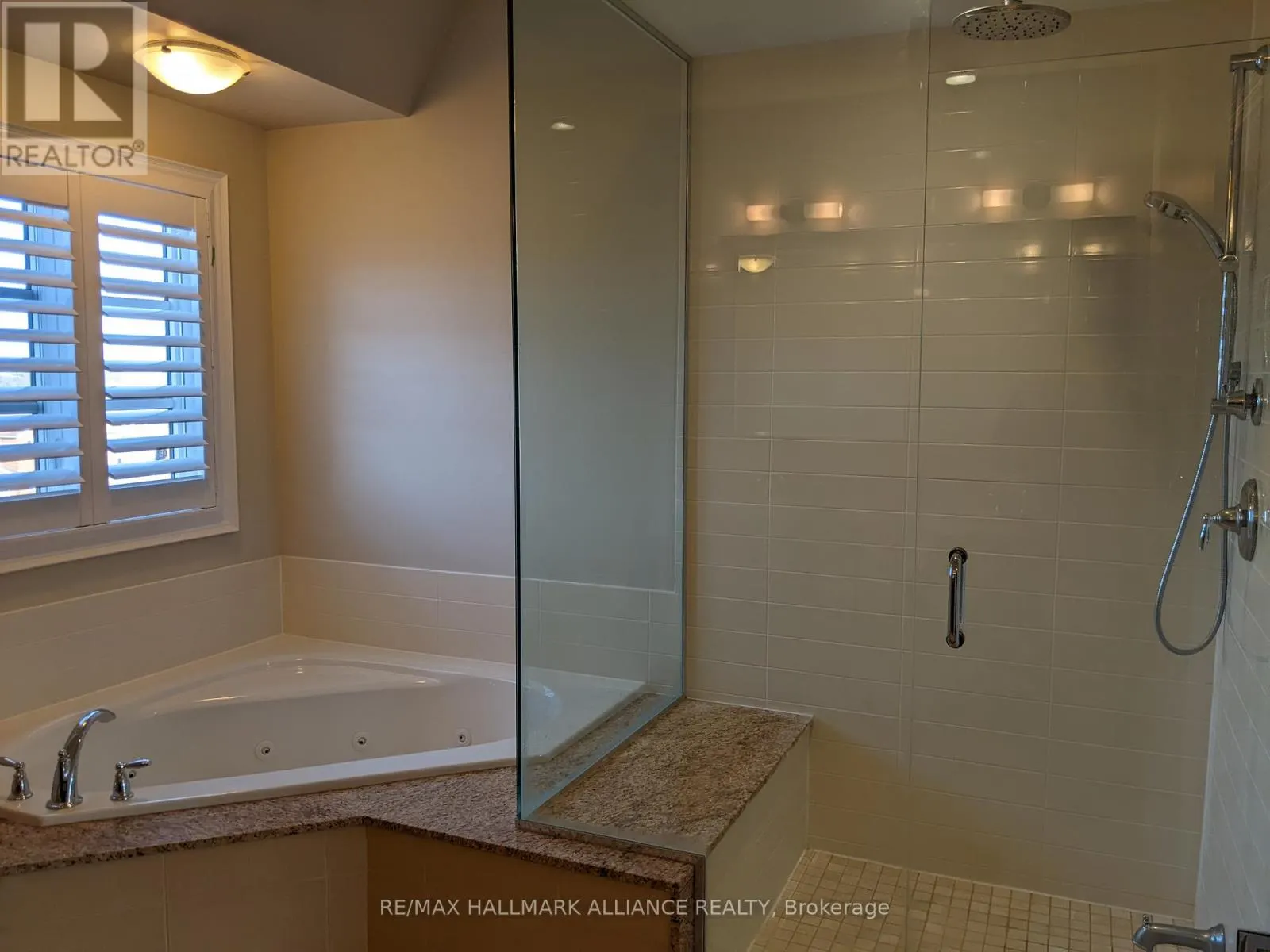 27 - 2184 TRAFALGAR ROAD