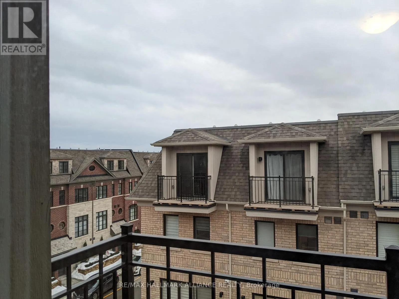 27 - 2184 TRAFALGAR ROAD