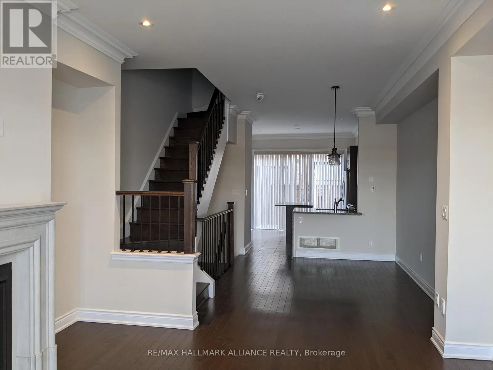 27 - 2184 TRAFALGAR ROAD