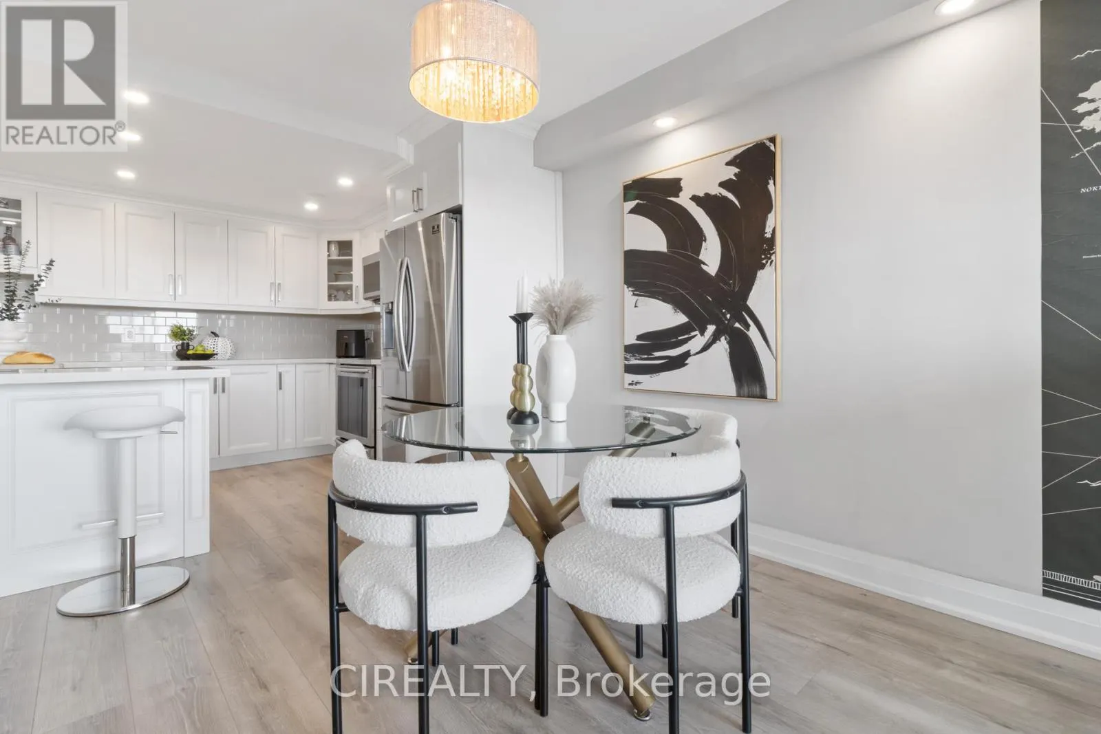 709 - 511 THE WEST MALL