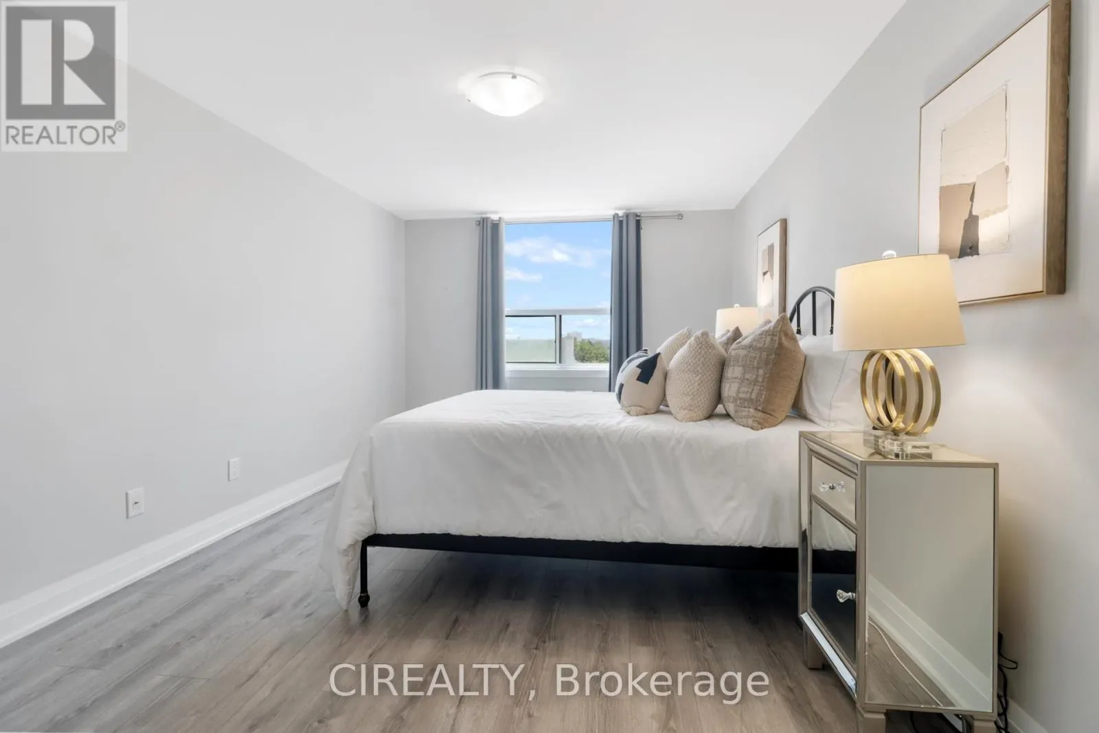 709 - 511 THE WEST MALL