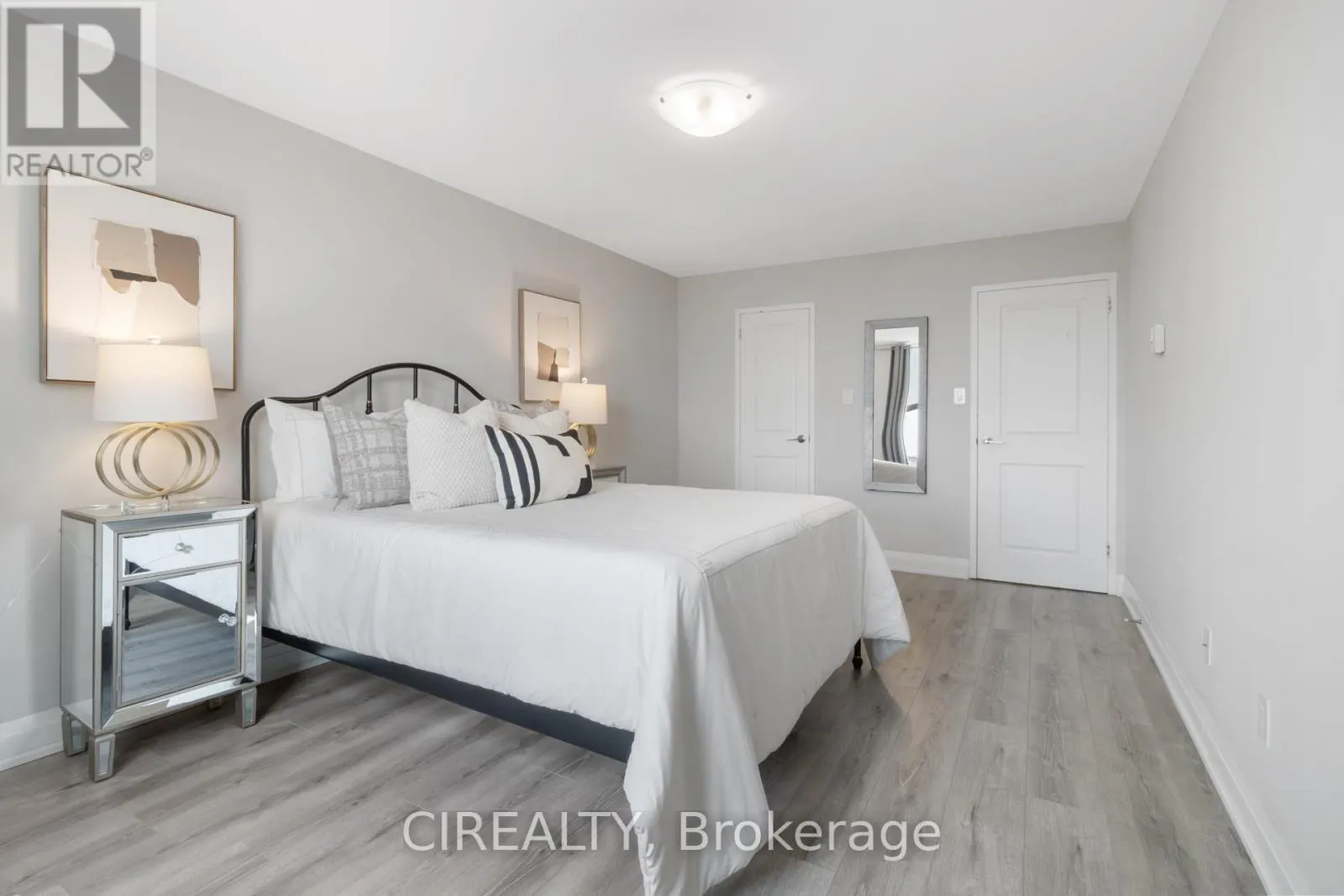 709 - 511 THE WEST MALL