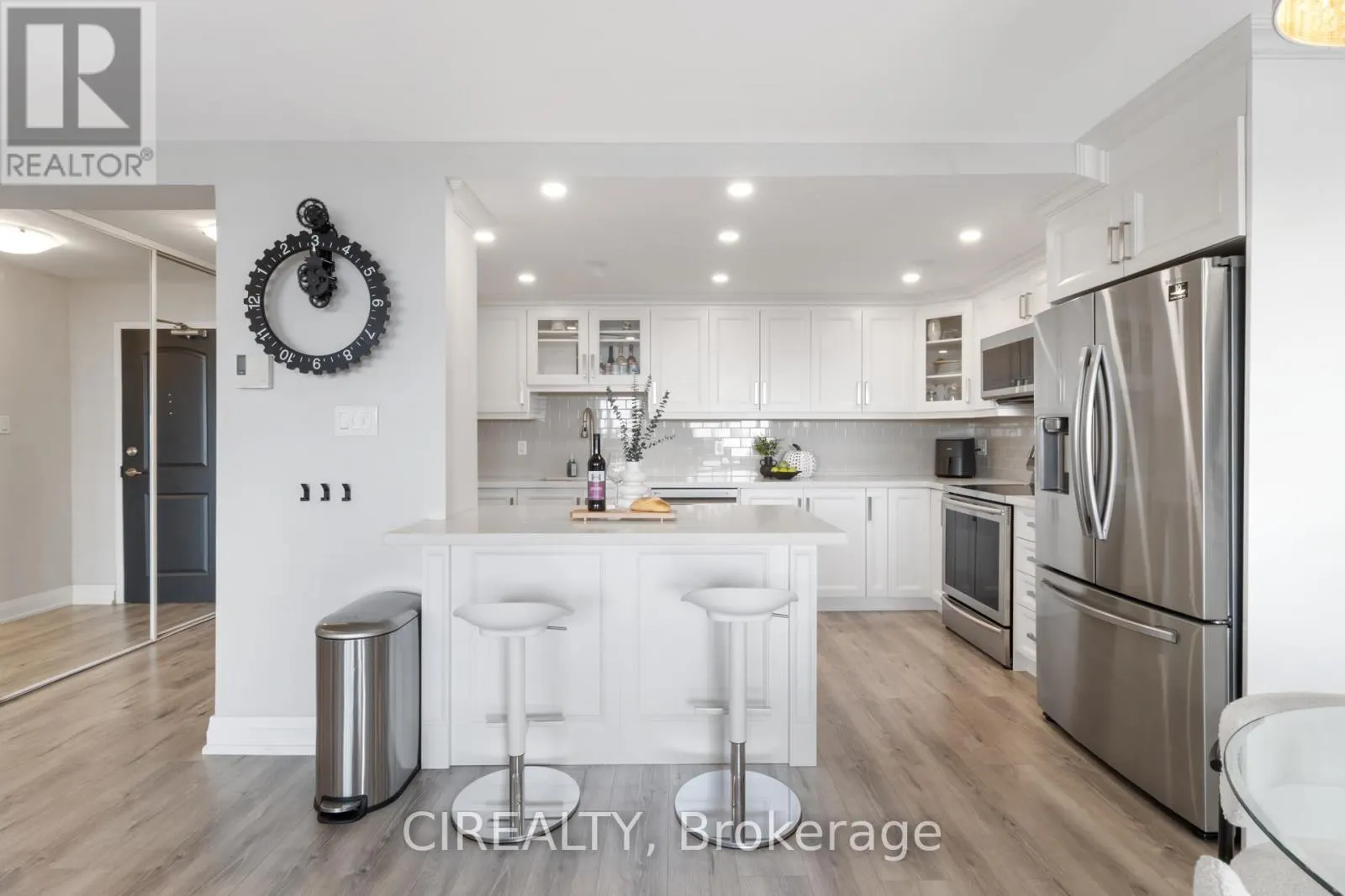 709 - 511 THE WEST MALL