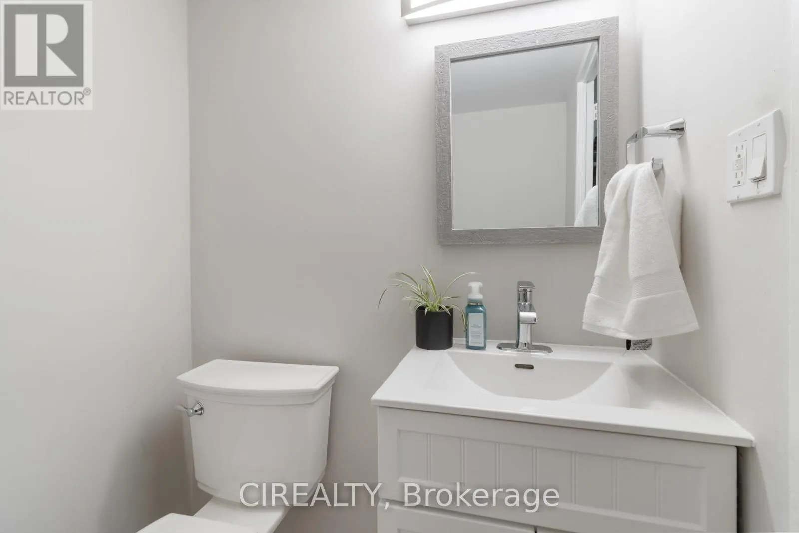 709 - 511 THE WEST MALL