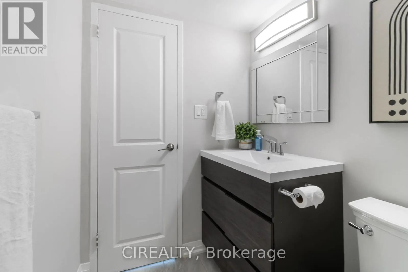 709 - 511 THE WEST MALL