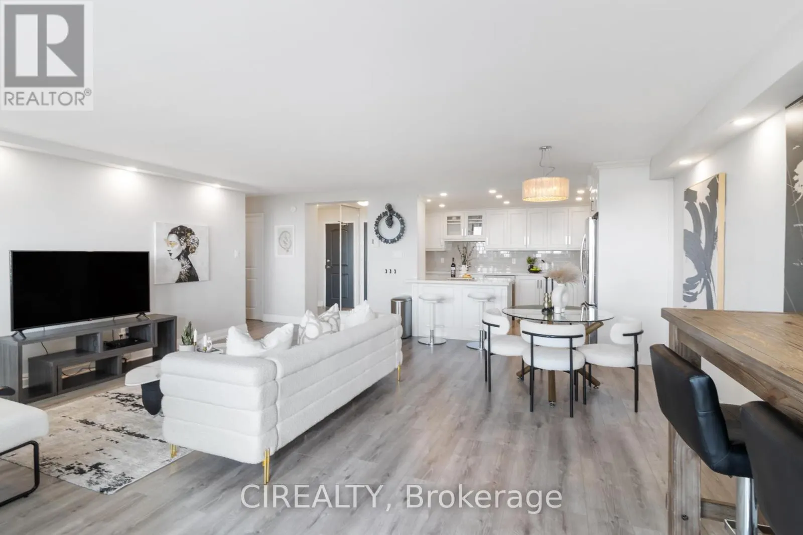 709 - 511 THE WEST MALL